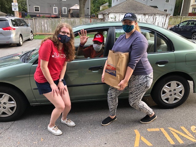Members of the Junior League of Kansas City, Missouri, volunteering at the JFS Food Pantry in Brookside.