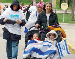 In celebration of Israel’s 65th anniversary, our Jewish community along with 105 other communities worldwide participated in the recent ‘Walk the Land: Celebrate LIFE!’, a global walk coordinated by The Afikim Foundation in cooperation with the World Zionist Organization and the Israel Ministry for Public Diplomacy and Diaspora Affairs. Approximately 80 walkers participated and carried large vinyl murals, displaying many of the numerous contributions that Israel has made to the world in the past 65 years, stemming from the supreme value that it places upon ‘Life.’ All walkers received T-shirts and packets of seeds from Israel that will yield hundreds of thousands of Israeli flowers grown around the world, symbolic of the preciousness of ‘Life.’ Walk the Land was co-sponsored by the Rabbinical Association of Greater Kansas City, JCRB/AJC, Jewish Federation of Greater Kansas City, Hadassah and Village Shalom.